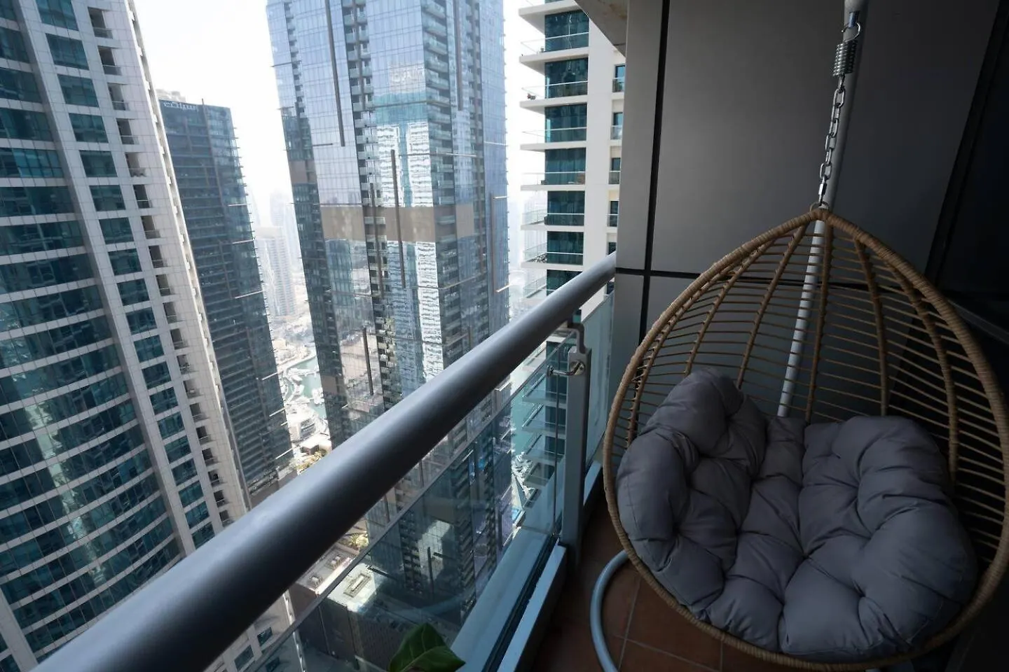 Luxurios One Bedroom High Floor Dubai Apartment